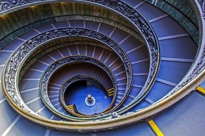 escalera del museo vaticano